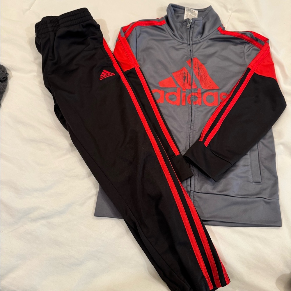 Adidas Boy athletic set size 6 Red & Black